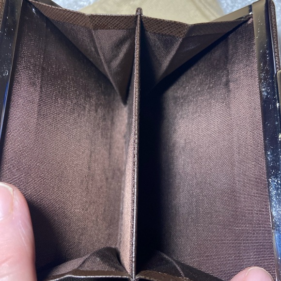 ** SALE. **
Burberry EUC KissLock Wallet COA,Dust bag,care card - Picture 10 of 16